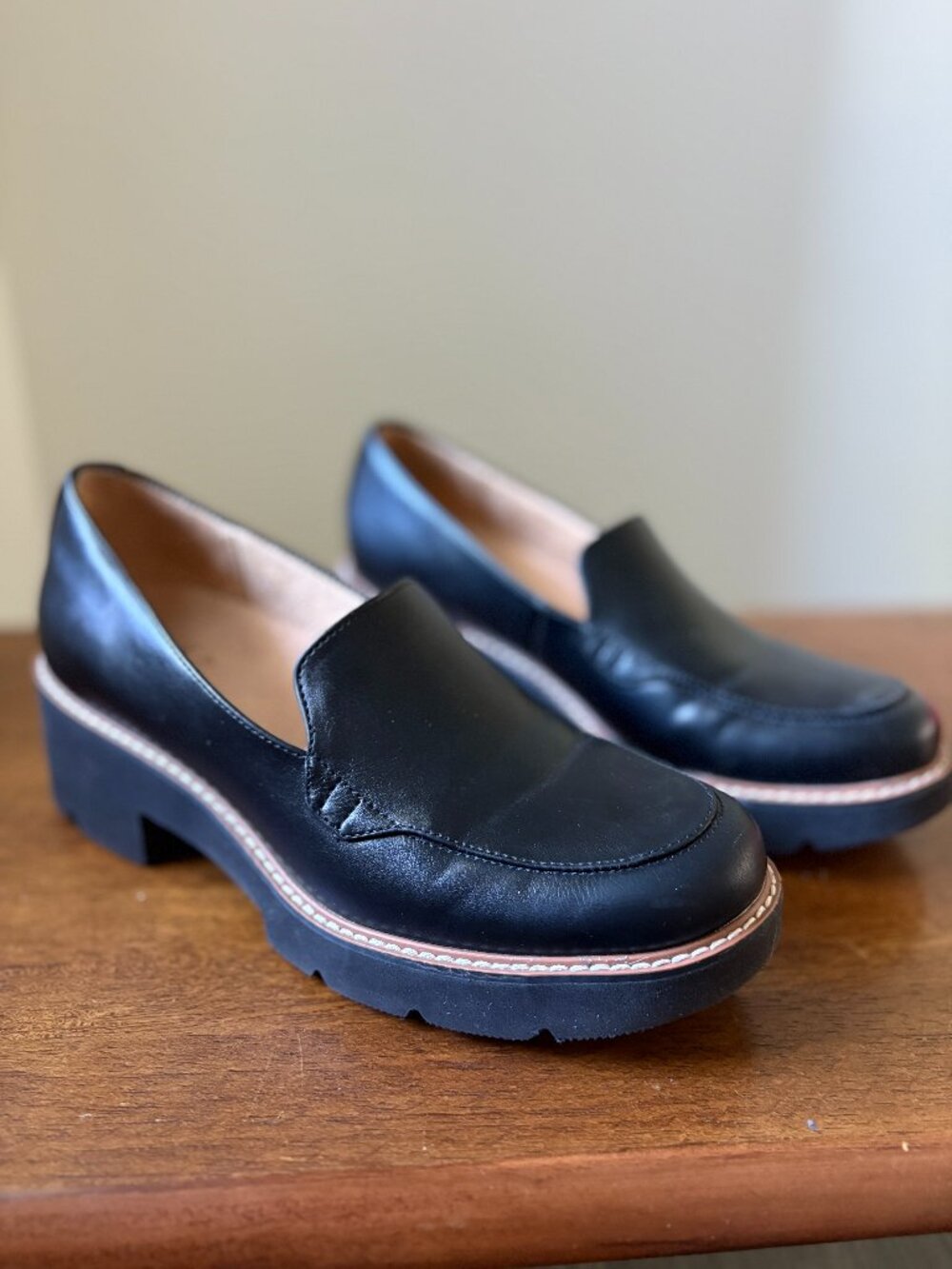 Naturalizer Cabaret Lug Sole Loafers Black Faux Leather Women’s Size US 7M